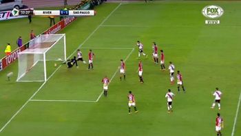 el increible blooper del arquero de san pablo ante river por la libertadores el increible blooper del arquero de san pablo ante river por la libertadores