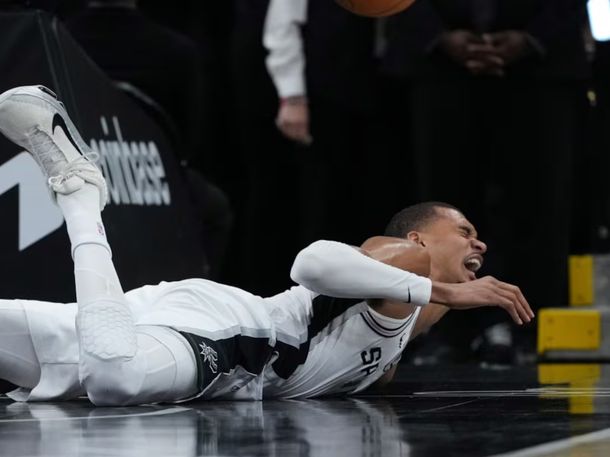 Alarma en la NBA: Victor Wembanyama sufrió una conmoción cerebral y es duda para los playoffs