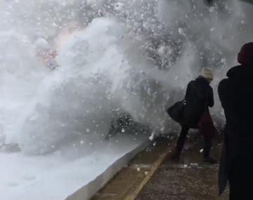 Un tren llena de nieve a quienes lo esperaban