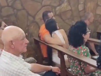 Descubrió a su marido con la amante en una iglesia y todo terminó en escándalo
