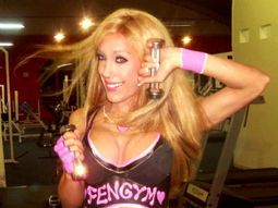 Conocida travesti se suma al furor de la estudiante hot