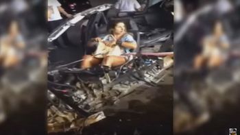 mujer en estado de shock se pone maquillaje despues del choque en el que murio su novio mujer en estado de shock se pone maquillaje despues del choque en el que murio su novio