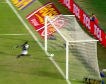 ¿Fue gol de Huracán o no? Mirá la jugada