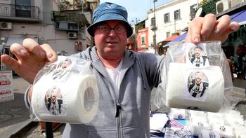 Así esperan por Higuaín los hinchas del Nápoli Así esperan por Higuaín los hinchas del Nápoli