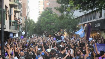 asi saludo javier milei a sus militantes en cordoba en pleno tour de la gratitud asi saludo javier milei a sus militantes en cordoba en pleno tour de la gratitud