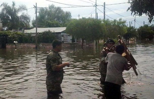 Inundaciones: hay 25 mil evacuados pero comienza a descender el río