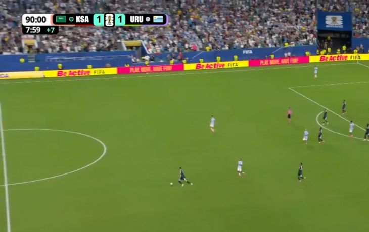 Polémica en el final: el árbitro cortó un contraataque letal de Arabia Saudí frente a Uruguay
