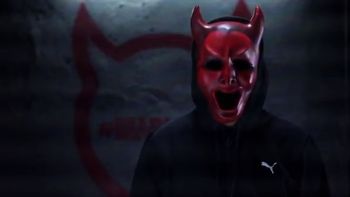 famoso actor tambien se vistio de diablo para apoyar al rojo famoso actor tambien se vistio de diablo para apoyar al rojo