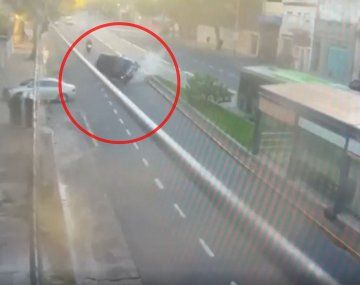 Video: así fue el choque y vuelco en Parque Patricios
