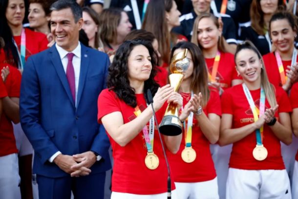 El papelón del gobierno español: confundieron a la capitana de la selección campeona con la hermana de Icardi