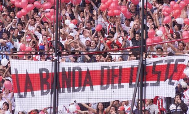 River hinchada la banda del oeste
