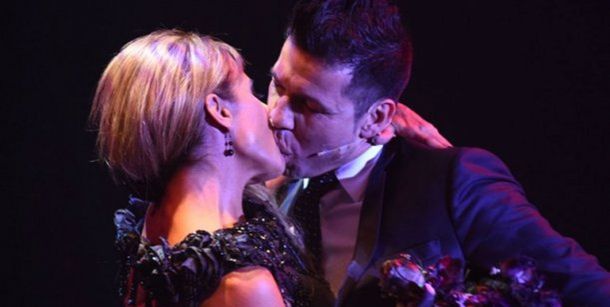 Después de los rumores, Maravilla le partió la boca de un beso a Iliana Calabró