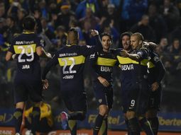 Boca festeja el triunfo ante Independiente que lo dejó a un paso del título Boca festeja el triunfo ante Independiente que lo dejó a un paso del título