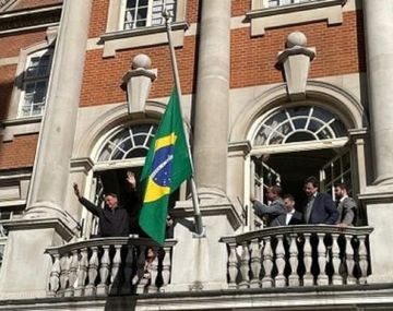 Desubicado: Bolsonaro armó un acto político en medio del funeral de la Reina Isabel II