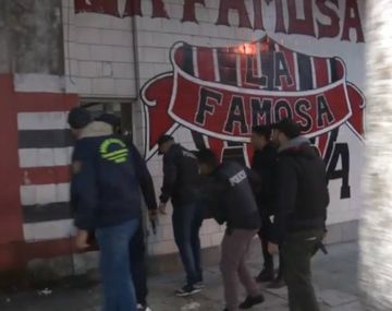 Detuvieron a parte de la barra de Chacarita: tenían drogas