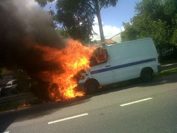 Caos en la General Paz por el incendio de una ambulancia