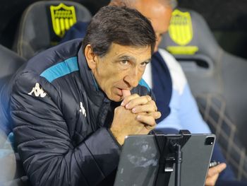 Los 11 de Gustavo Costas para que Racing visite a Vélez por Copa Libertadores