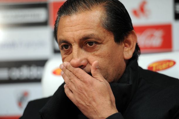 Ramón Díaz, en problemas: la AFA lo cito por su saludo a la barra