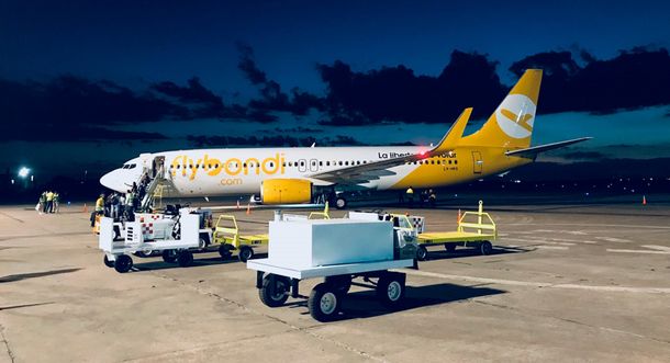 Otra falla en un vuelo de Flybondi: iba de Iguazú a Mendoza y aterrizó en Córdoba