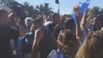 el nuevo hit de los hinchas argentinos: vos no tenes los huevos que tiene el che... el nuevo hit de los hinchas argentinos: vos no tenes los huevos que tiene el che...