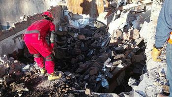 llevaba a su nene al jardin y se derrumbo su casa: murio con su hijo llevaba a su nene al jardin y se derrumbo su casa: murio con su hijo