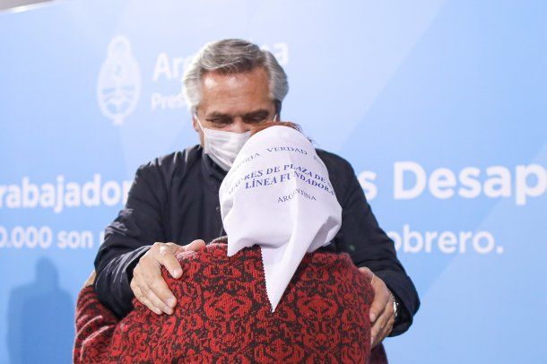 Alberto Fernández homenajeó a Madres de Plaza de Mayo: Su lucha vive en el pueblo