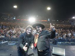 javier milei canto amor salvaje con el chaqueno palavecino en el festival de jesus maria javier milei canto amor salvaje con el chaqueno palavecino en el festival de jesus maria