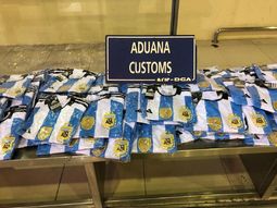 Incautan más de 300 camisetas de fútbol: estaba la inconseguible de la Selección con las tres estrellas