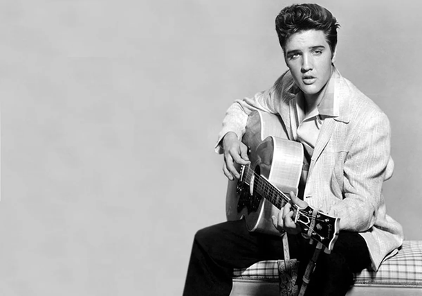 Muere en 1977 el popular cantante estadounidense Elvis Presley.