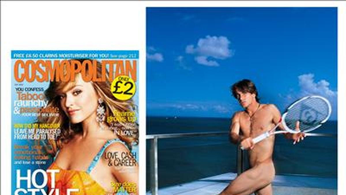 Desnudo y jugando al tenis