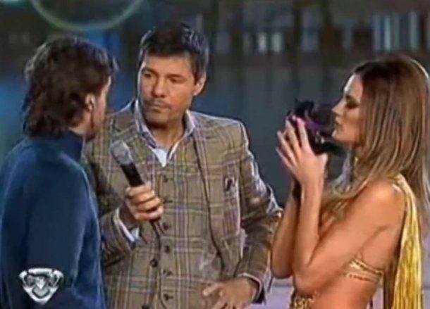 El día que Pedro Alfonso le regaló a Moro a Paula Chaves.