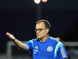 bielsa, disconforme: queria tener dos jugadores del mismo nivel en cada puesto bielsa, disconforme: queria tener dos jugadores del mismo nivel en cada puesto