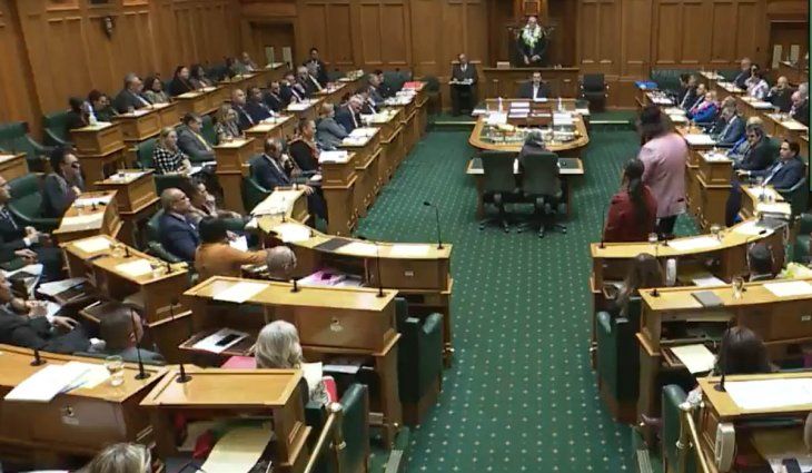 Expulsan del Parlamento neozelandés a un diputado por hacer un baile autóctono