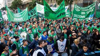 gremios rechazan la propuesta del gobierno y presionan por paritarias cada seis meses gremios rechazan la propuesta del gobierno y presionan por paritarias cada seis meses