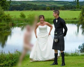 Se metió desnudo durante la sesión de fotos de una boda de sus amigos