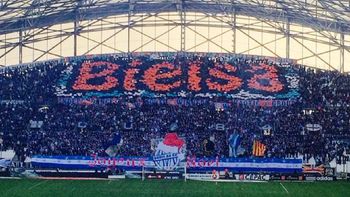 el homenaje del olympique de marsella a bielsa el homenaje del olympique de marsella a bielsa