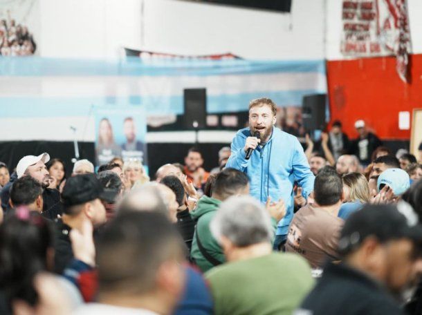 Otermín cruzó a Milei por su caravana en Lomas de Zamora: llamó a mantener la calma