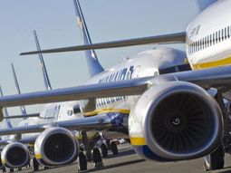 Amplian denuncia al gobierno por las low cost Amplian denuncia al gobierno por las low cost