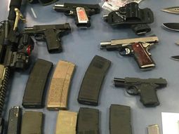 Detienen a un hombre que quiso entrar a Nueva York con arsenal en camioneta