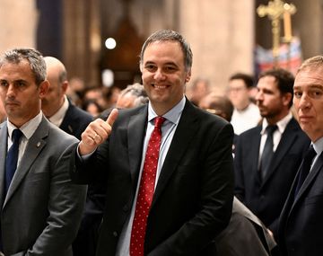 Canal oficial: Manuel Adorni EN VIVO desde el Congreso por YouTube
