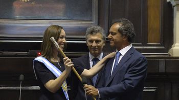 video: asi fue el traspaso de mando de scioli a vidal video: asi fue el traspaso de mando de scioli a vidal