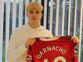 Alejandro Garnacho renovó su contrato con Manchester United