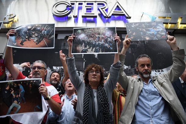Ctera llamó a un paro en repudio a la represión