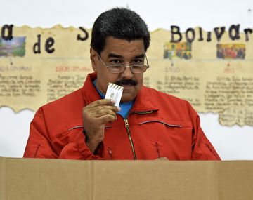 Maduro le pidió la renuncia a todos sus ministros