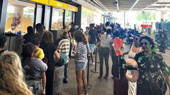 escandalo con flybondi: caos y furia por cancelaciones en plena temporada escandalo con flybondi: caos y furia por cancelaciones en plena temporada