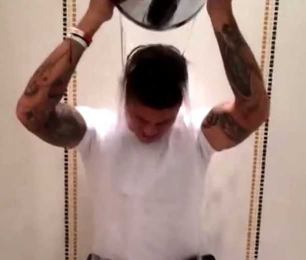 Recién llegado a Manchester, Rojo también hizo su #IceBucketChallenge