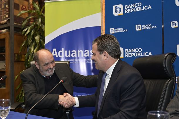 El DirectorNacional de Aduanas