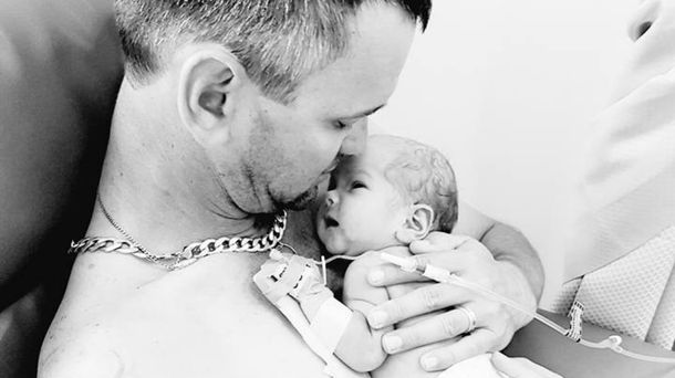 La foto de este padre primerizo que se viralizó por un motivo demasiado triste