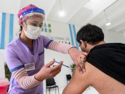 Todas las provincias ya empezaron con la vacunación de menores de 50 años sin comorbilidades
