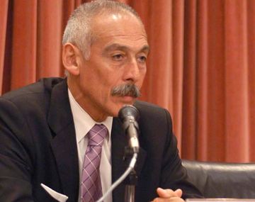 Multan a bancos por operaciones sospechosas de compra y venta de dólares